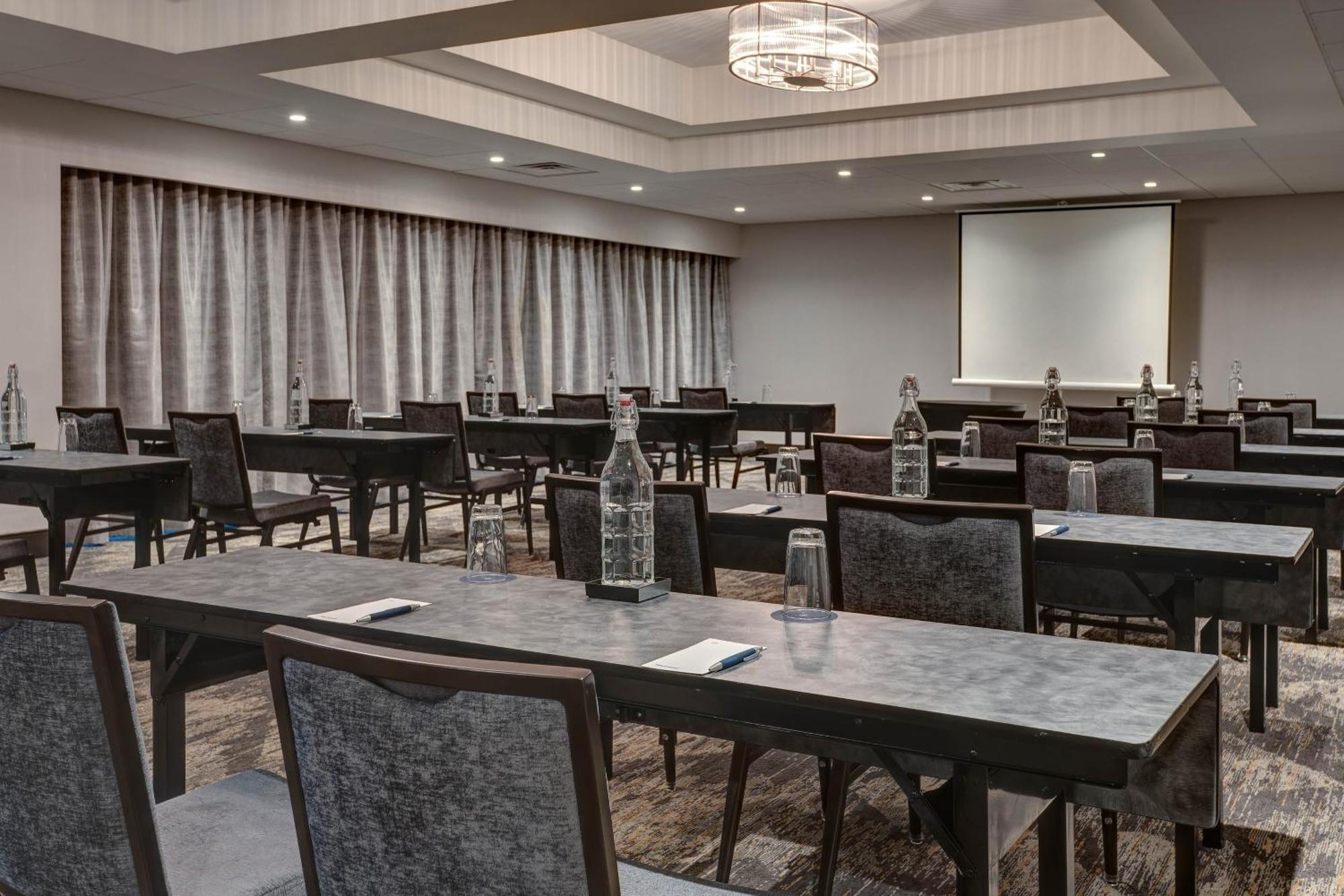 Sheraton Eatontown Hotel מראה חיצוני תמונה